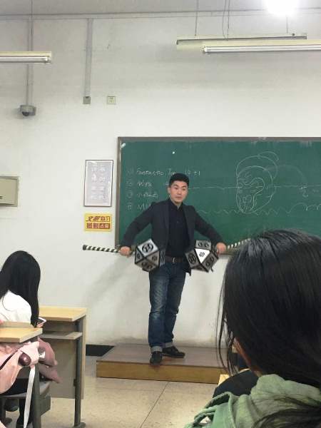 华人直播
研究生学术周末感悟京剧艺术2.jpg