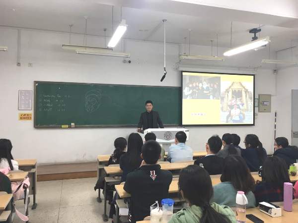 华人直播
研究生学术周末感悟京剧艺术.jpg
